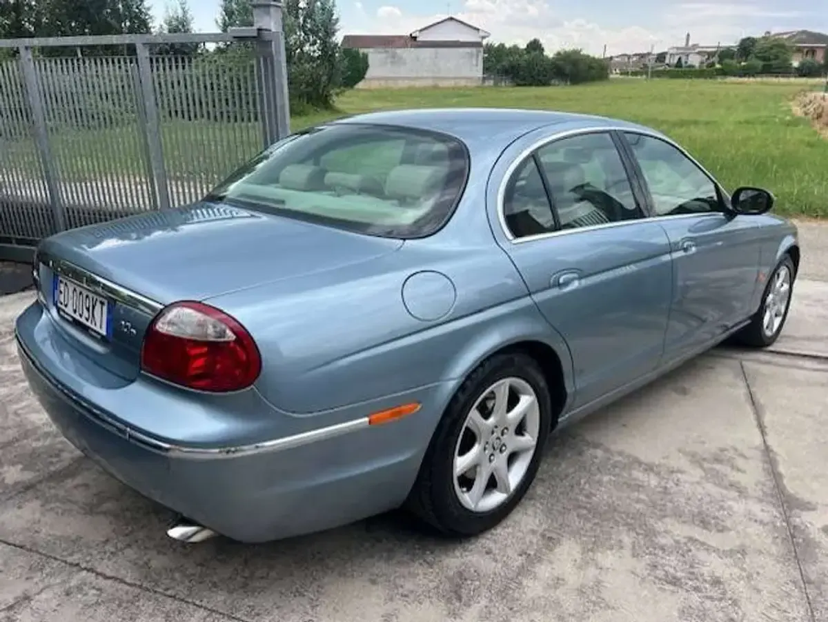 Usata Jaguar S-Type Executive 207 CV (152 kW) 2004 Blu/azzurro Berlina