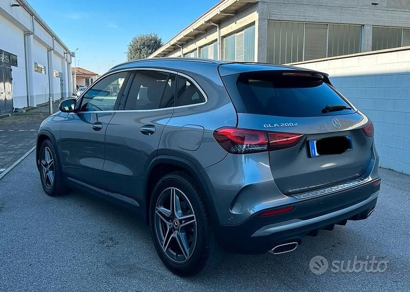 Usata Mercedes GLA200 Premium 150 CV (110 kW) 2021 Grigio SUV