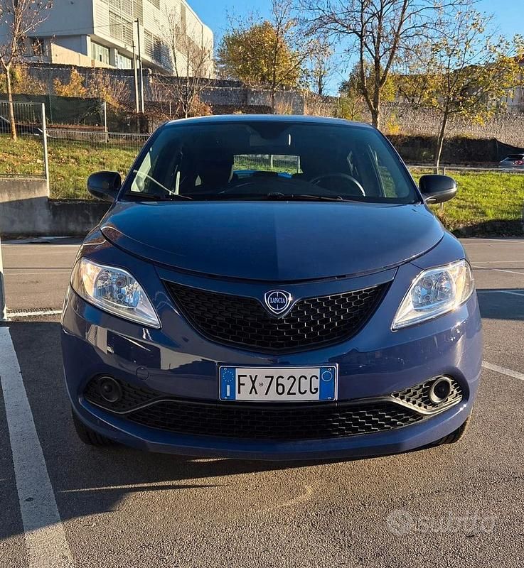 Usata Lancia Ypsilon Gold 69 CV (50 kW) 2019 Blu/azzurro Utilitaria