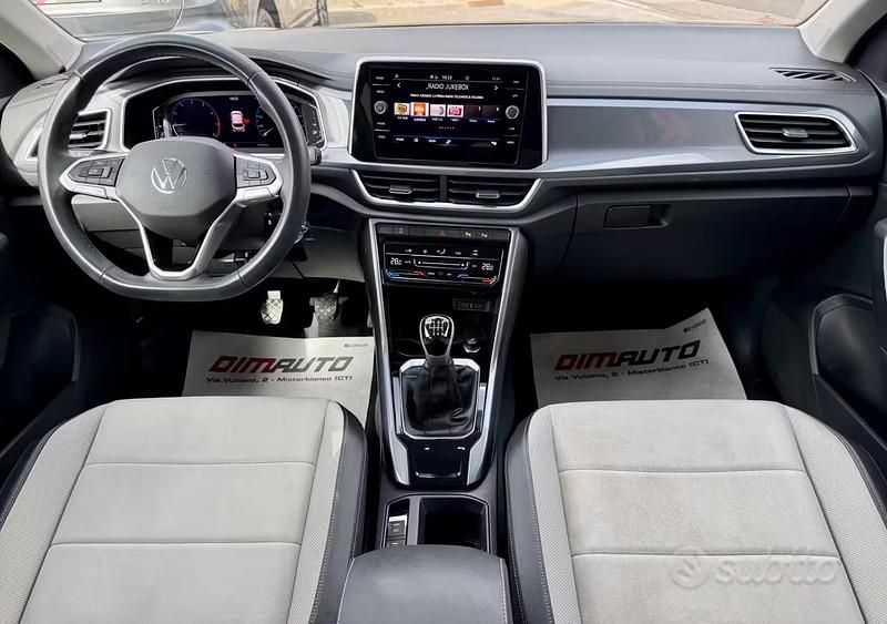Usata VW T-Roc Style 110 CV (80 kW) 2022 Beige SUV