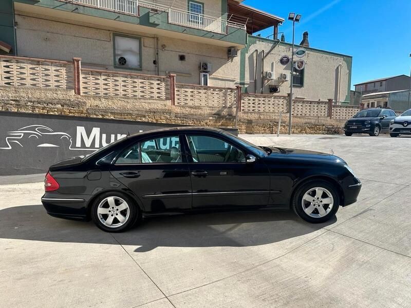Usata Mercedes E220 Avantgarde 203 CV (149 kW) 2003 Nero Berlina