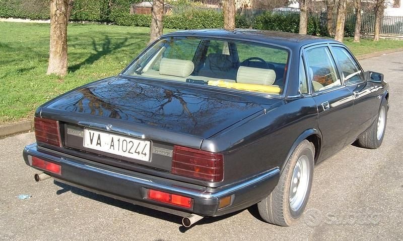 Usata Jaguar XJ Sovereign 213 CV (156 kW) 1988 Grigio Berlina
