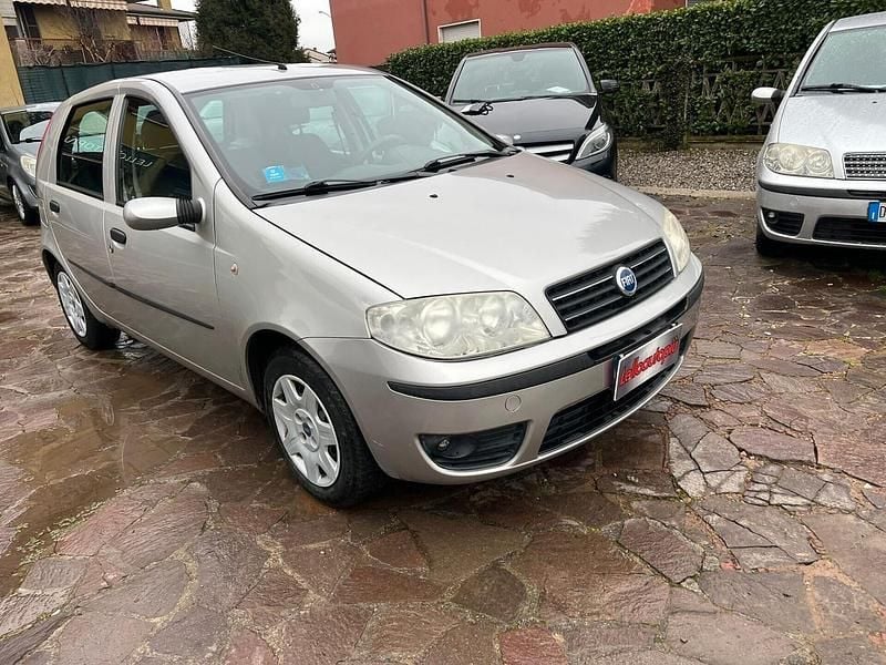 Usata Fiat Punto Dynamic 60 CV (44 kW) 2004 Grigio Utilitaria