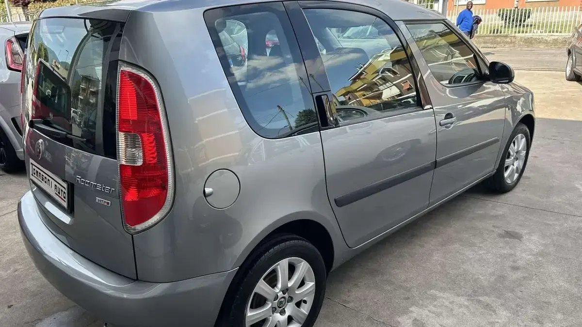Usata Skoda Roomster Ambition 69 CV (50 kW) 2010 Grigio metallizzato Monovolume