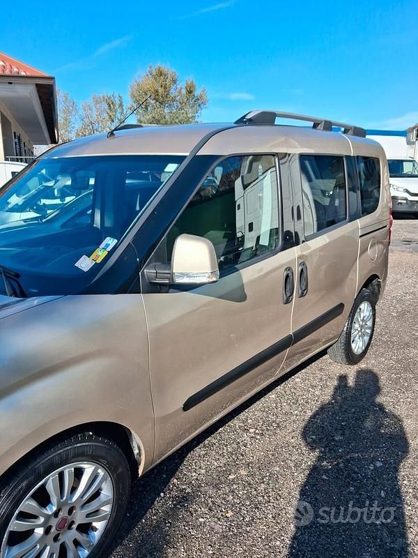 Usata Fiat Doblò Emotion 90 CV (66 kW) 2011 Marrone Monovolume