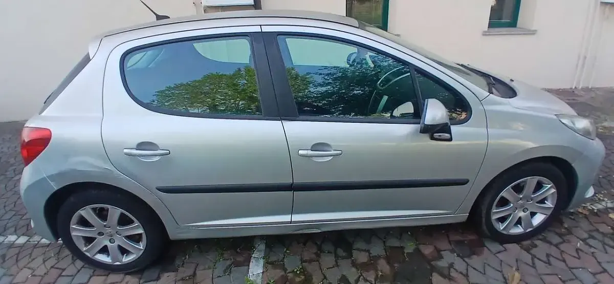 Usata Peugeot 207 90 CV (66 kW) 2007 Argento Berlina
