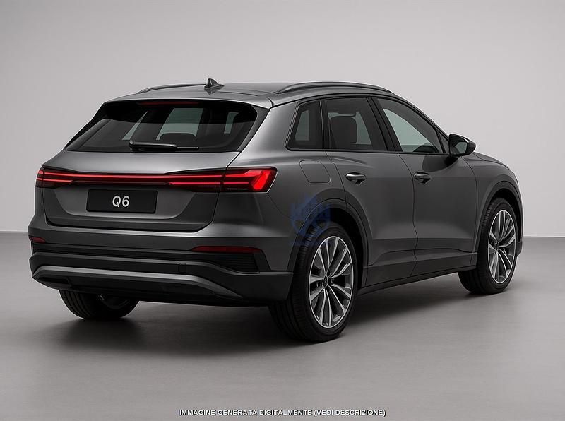 Usata Audi Q6 e-tron Ambiente 185 kW (252 CV) 2025 Grigio SUV