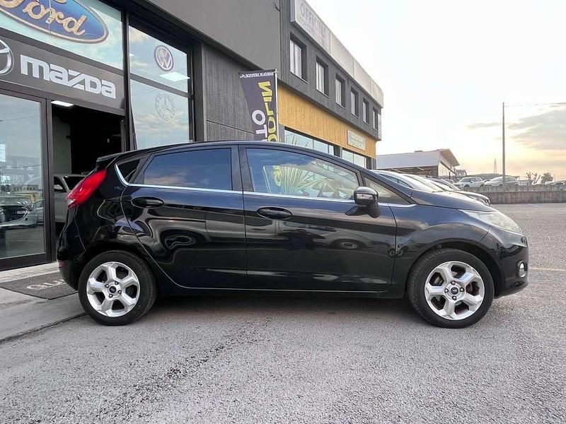Usata Ford Fiesta Titanium 82 CV (60 kW) 2010 Nero Utilitaria