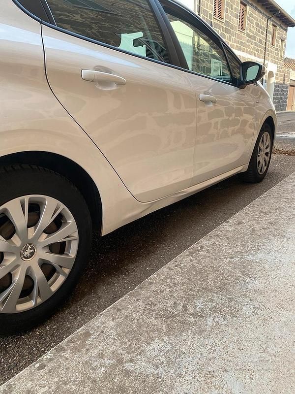 Usata Peugeot 208 82 CV (60 kW) 2017 Bianco Utilitaria