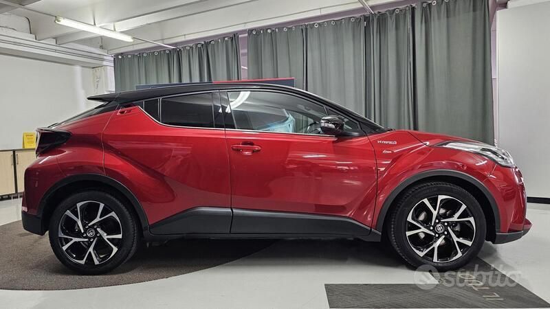 Usata Toyota C-HR Trend 152 CV (111 kW) 2021 Emotional red & black SUV