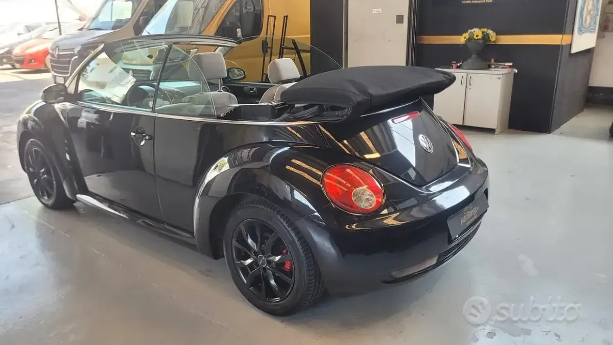 Usata VW New Beetle 105 CV (77 kW) 2006 Nero Utilitaria
