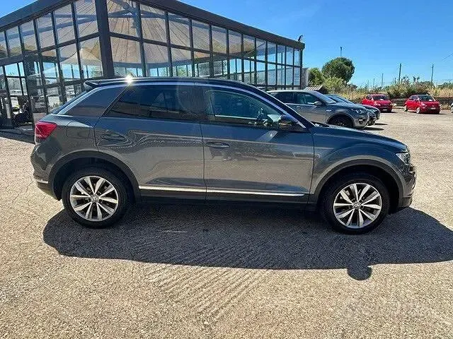 Usata VW T-Roc 150 CV (110 kW) 2018 Grigio SUV