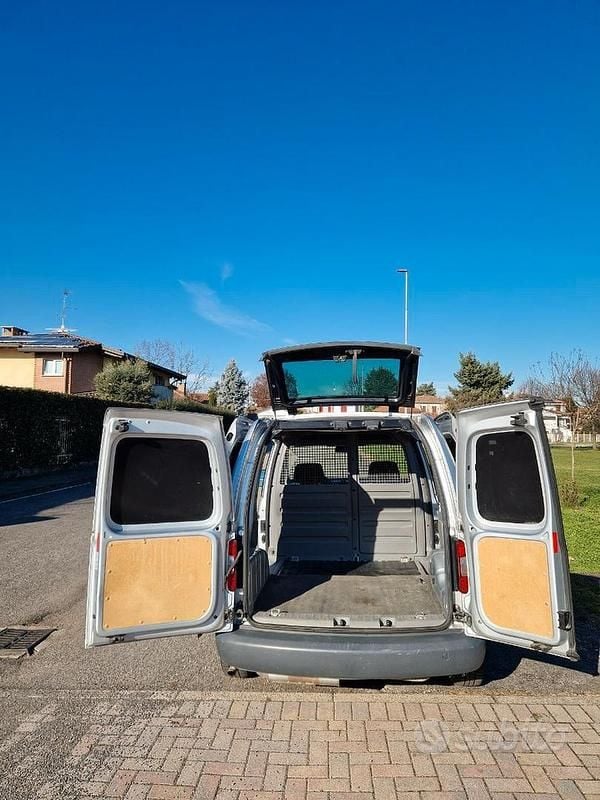 Usata VW Caddy 109 CV (80 kW) 2007 Grigio Monovolume