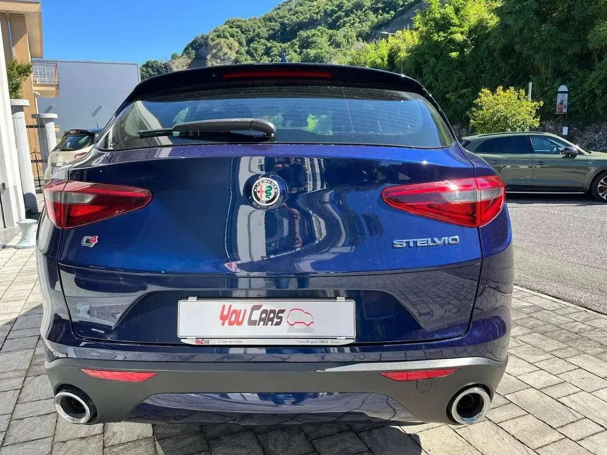 Usata Alfa Romeo Stelvio Business 179 CV (131 kW) 2018 Blu/azzurro SUV