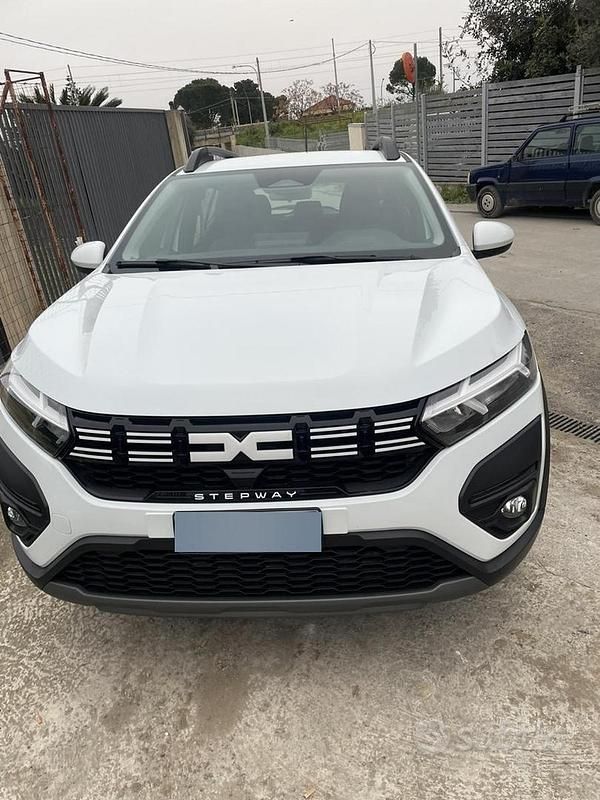 Usata Dacia Sandero Stepway 90 CV (66 kW) 2024 Bianco Berlina