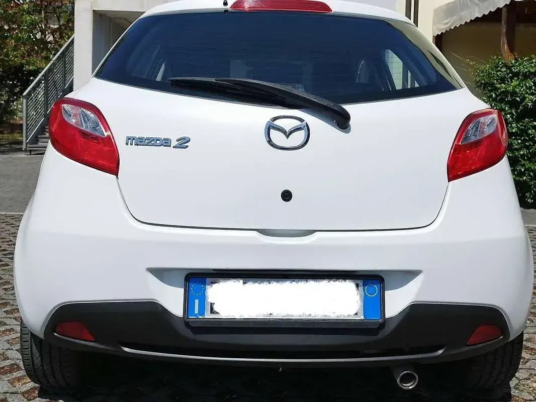 Usata Mazda 2 75 CV (55 kW) 2008 Bianco Utilitaria
