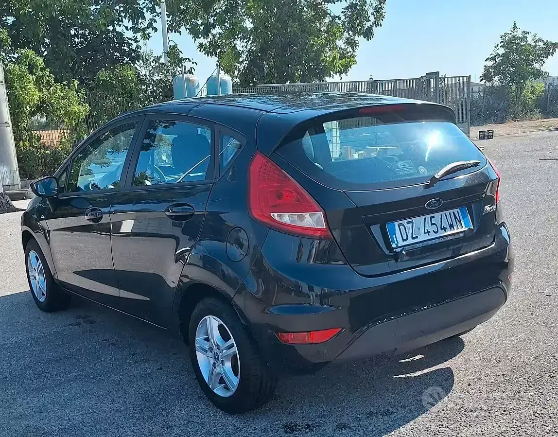 Usata Ford Fiesta 97 CV (71 kW) 2009 Nero Berlina