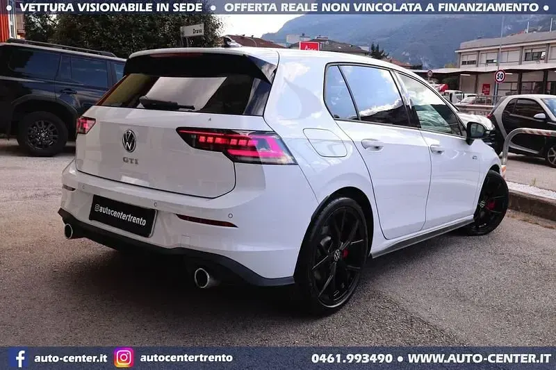 Usata VW Golf VIII GTI 265 CV (194 kW) 2024 Bianco Utilitaria