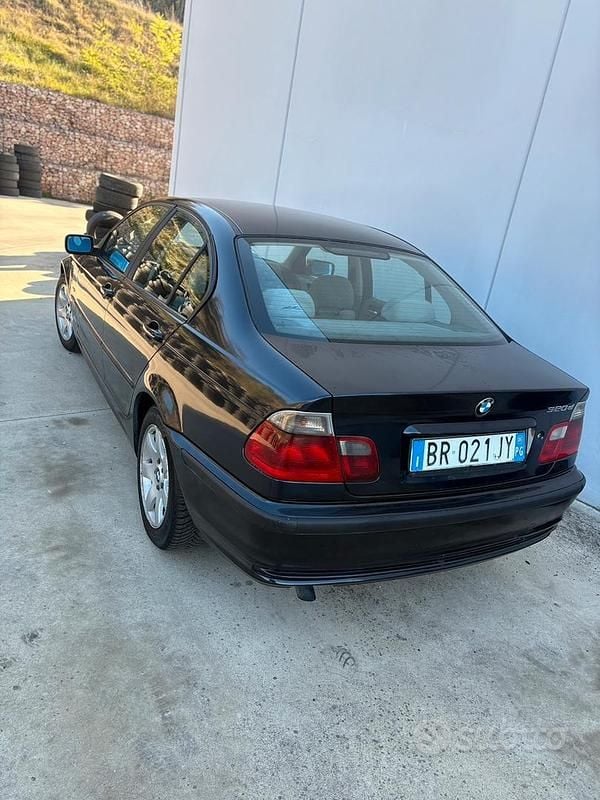Usado BMW 320 136 HP (100 kW) 2001 Azul Sedan