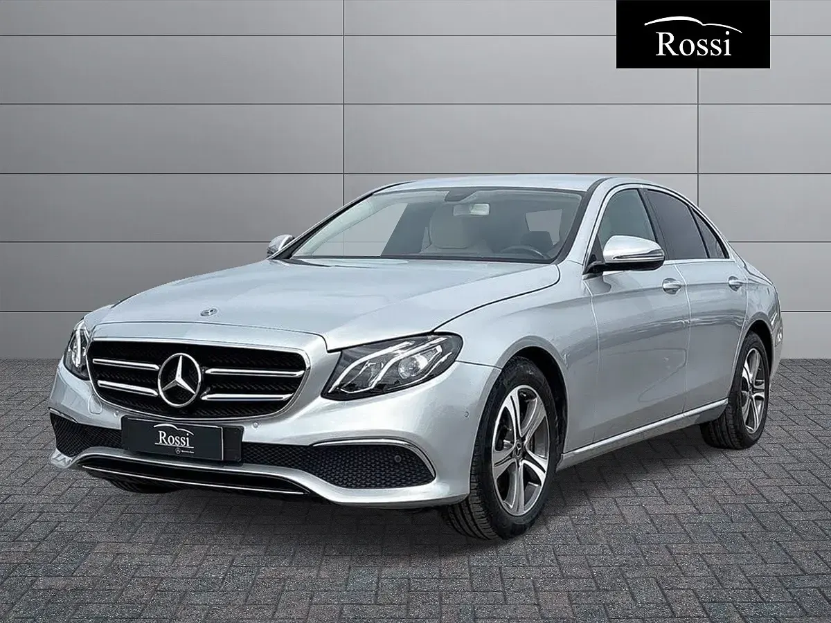 Usado Mercedes E220 Business 195 CV (143 kW) 2019