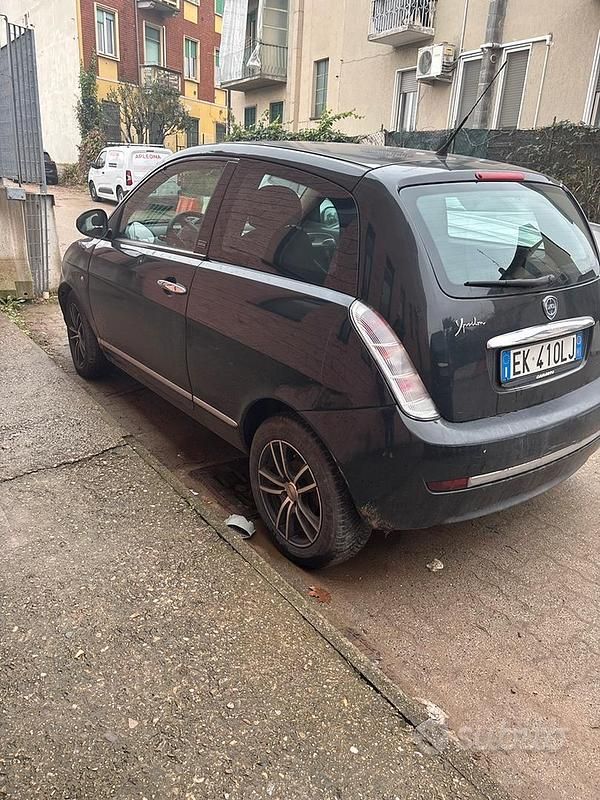 Usata Lancia Ypsilon 60 CV (44 kW) 2012 Nero Utilitaria