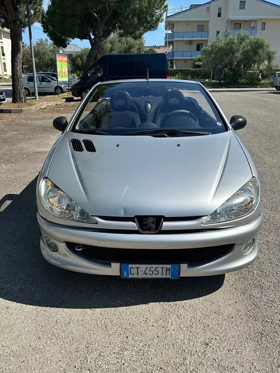 Usata Peugeot 206 CC 109 CV (80 kW) 2005 Argento Cabrio