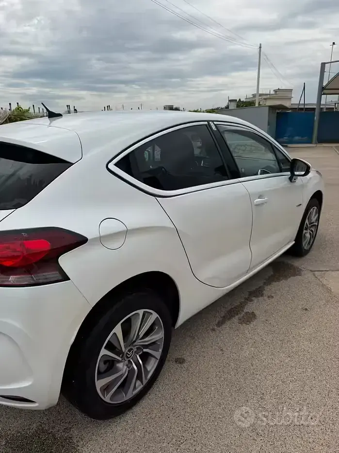 Usata DS Automobiles DS4 Chic 111 CV (81 kW) 2012 Bianco Coupé