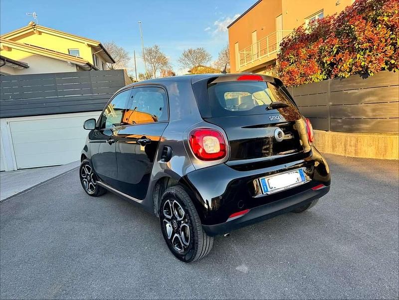 Usata Smart ForFour Prime 71 CV (52 kW) 2018 Nero Utilitaria