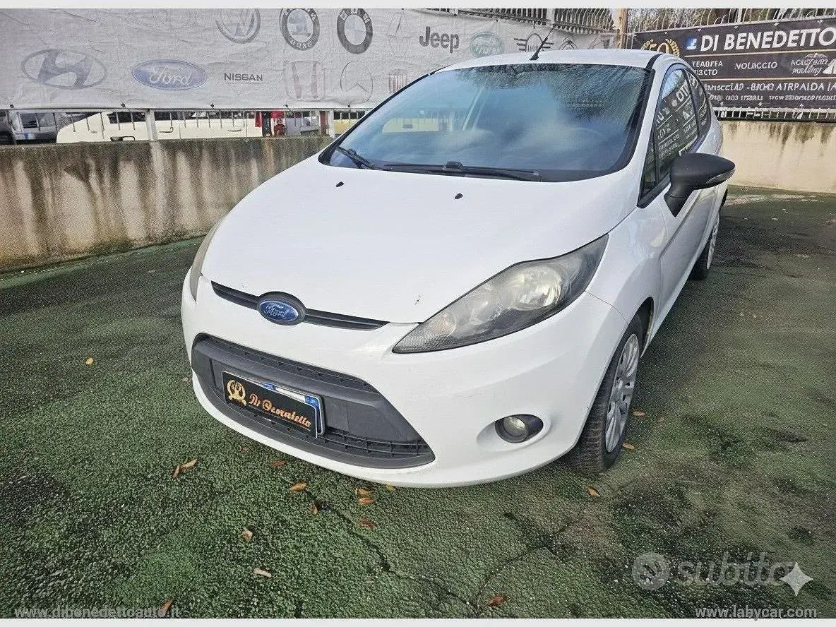 Usata Ford Fiesta 70 CV (51 kW) 2012 Furgone