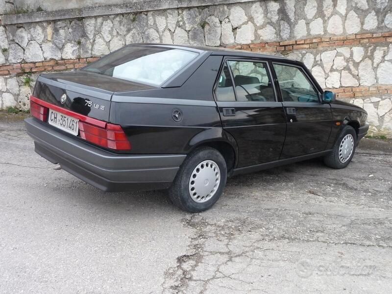 Usata Alfa Romeo 75 105 CV (77 kW) 1991 Nero Berlina