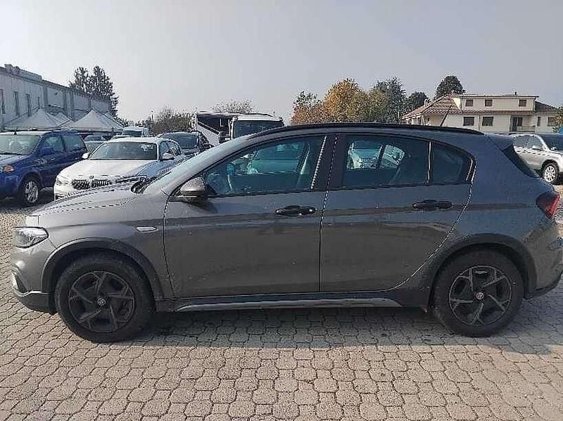 Usata Fiat Tipo Cross 100 CV (73 kW) 2021 Grigio Berlina