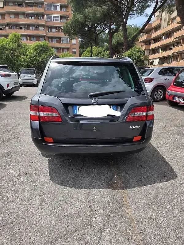 Usata Fiat Stilo Dynamic 103 CV (75 kW) 2005 Grigio Station wagon