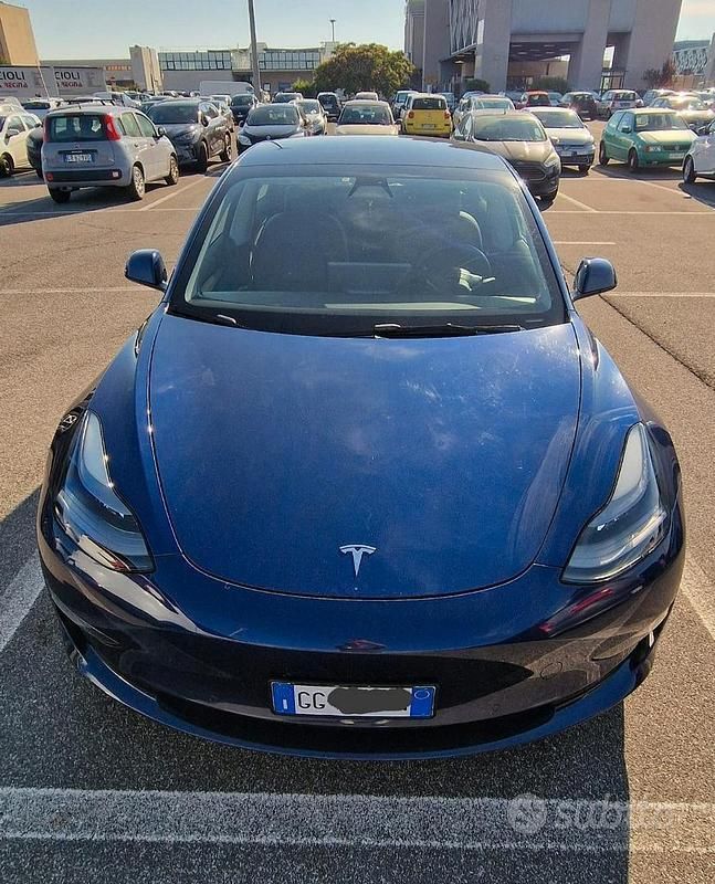 Usata Tesla Model 3 Long Range AWD 366 kW (498 CV) 2021 Blu/azzurro Berlina