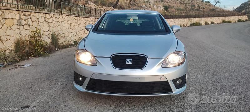 Grigio Usata 2010 Seat Leon FR Tre volumi | 8000 € - Immagine 1/4