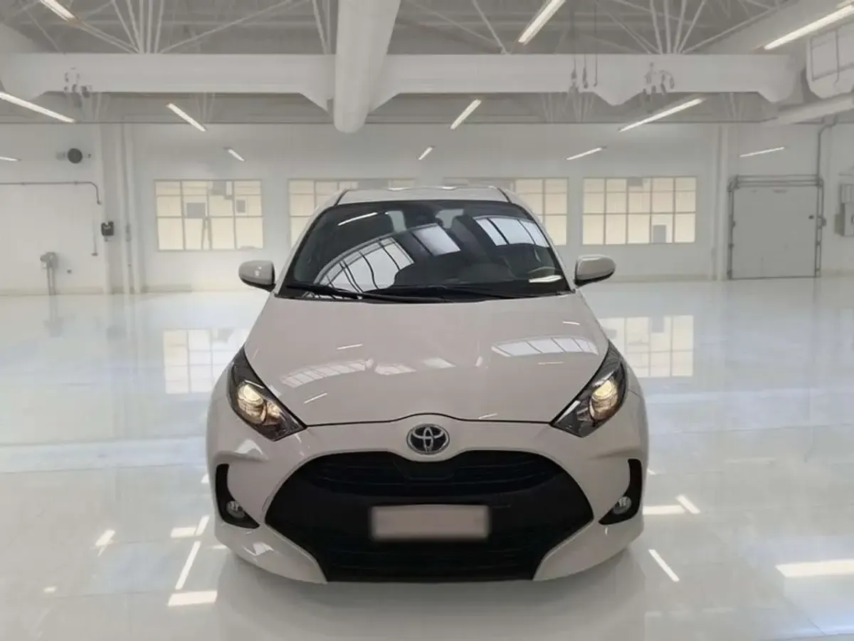 Usata Toyota Yaris Hybrid Business Edition 92 CV (67 kW) 2022 Bianco Berlina