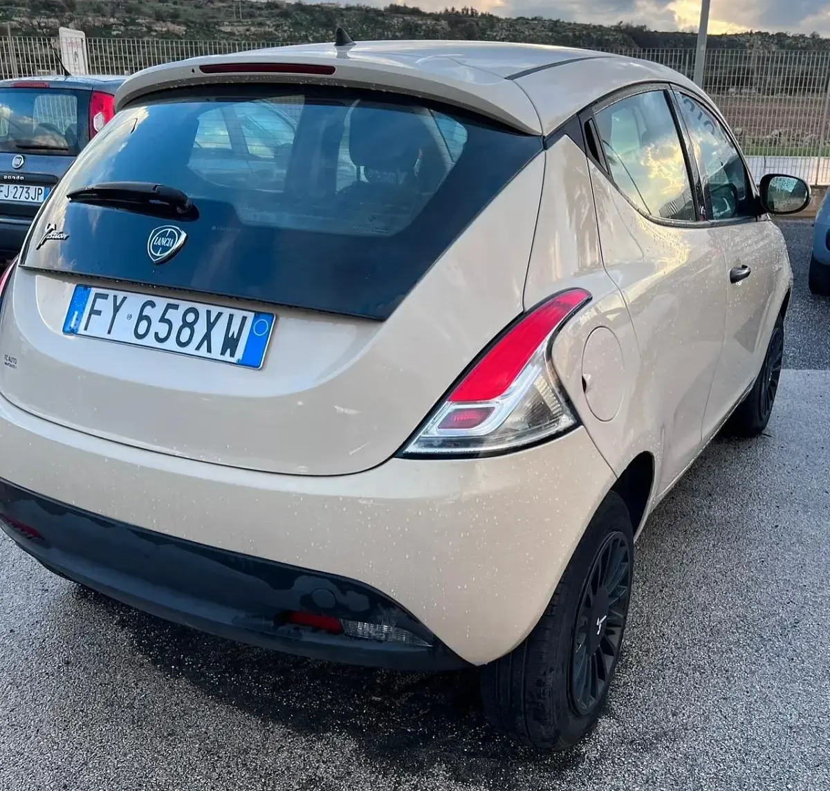 Usata Lancia Ypsilon 84 CV (61 kW) 2019 Beige Utilitaria