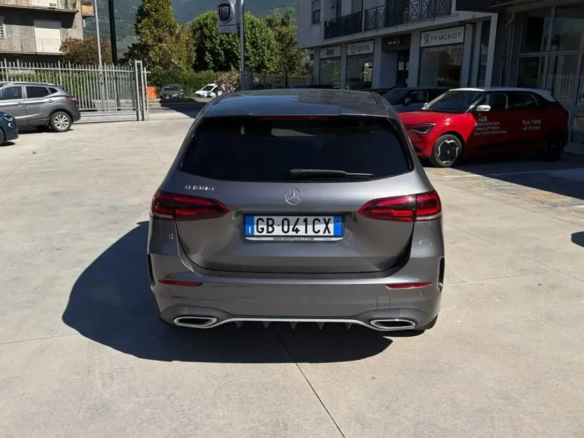 Usata Mercedes B180 Premium 116 CV (85 kW) 2020 Grigio Utilitaria