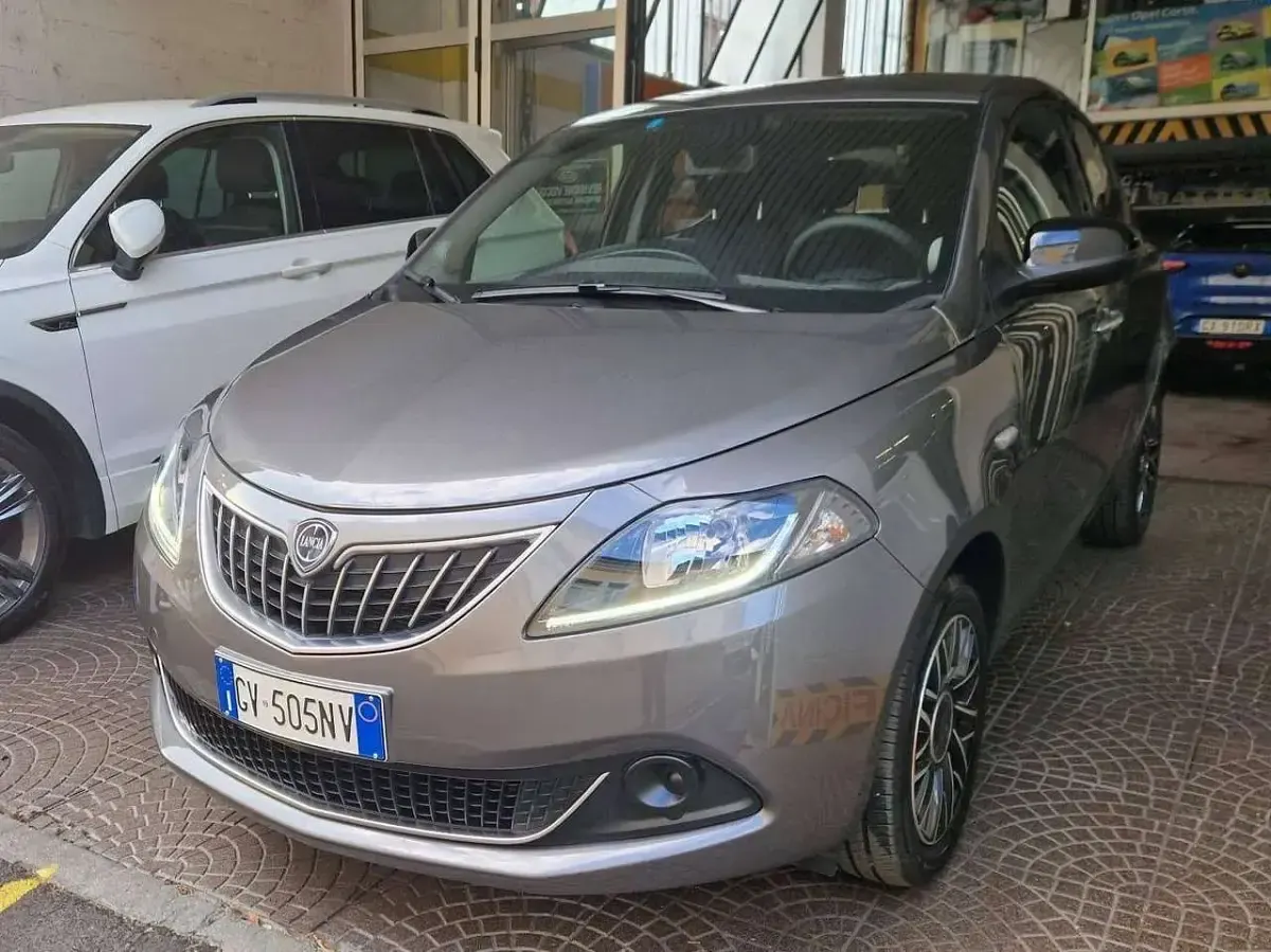 Usata Lancia Ypsilon 69 CV (50 kW) 2024 Grigio Utilitaria