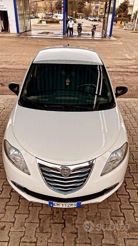 Bianco Usata 2013 Lancia Ypsilon Due volumi | 5000 € (Cara) - Immagine 1/4
