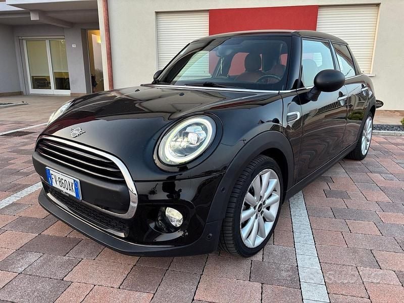 Usata Mini ONE 102 CV (75 kW) 2019 Nero Utilitaria