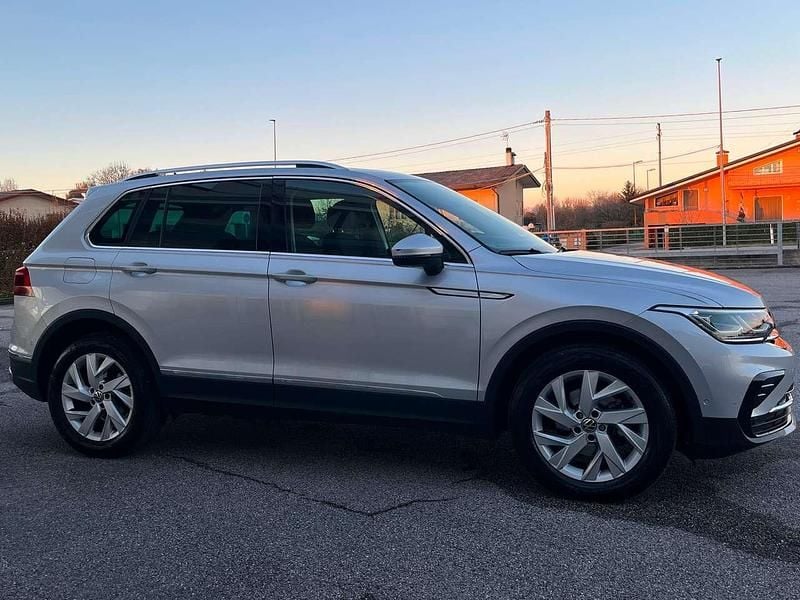 Usata VW Tiguan Elegance 150 CV (110 kW) 2023 Reflex silver SUV