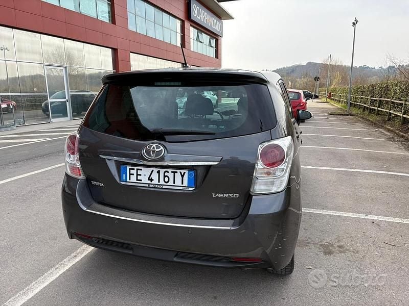 Usata Toyota Verso Style 111 CV (81 kW) 2016 Grigio Monovolume