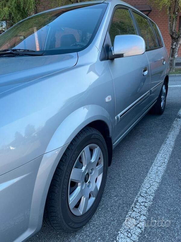 Usata Kia Carens Comfort 112 CV (82 kW) 2003 Grigio Monovolume