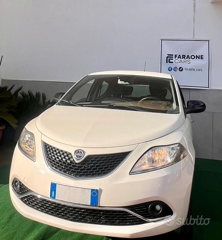 Usata Lancia Ypsilon Gold 69 CV (50 kW) 2018 Bianco Utilitaria