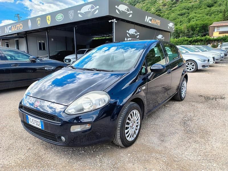 Blu Usata 2016 Fiat Punto Lounge Due volumi | 4500 € (Buon prezzo) - Immagine 1/4