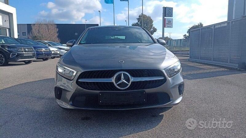 Usata Mercedes A200 Business 150 CV (110 kW) 2021 Grigio scuro Berlina