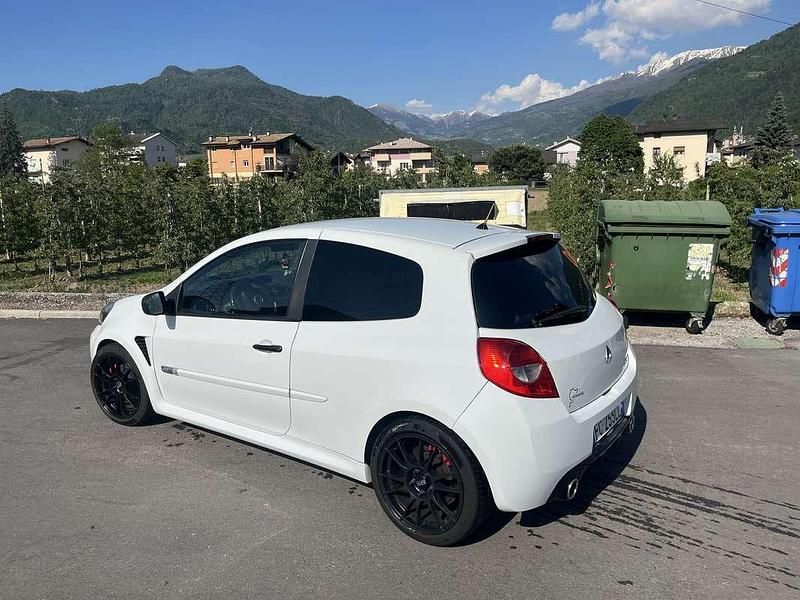 Usata 2011 Renault Clio II Tre volumi | 15.000 € (Molto cara) - Immagine 1/4