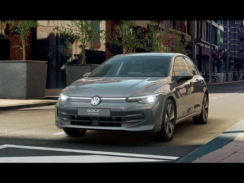 Dolphin grey metallizzato Nuova 2025 VW Golf VIII Edition Tre volumi | 36.500 € (Buon prezzo) - Immagine 1/4