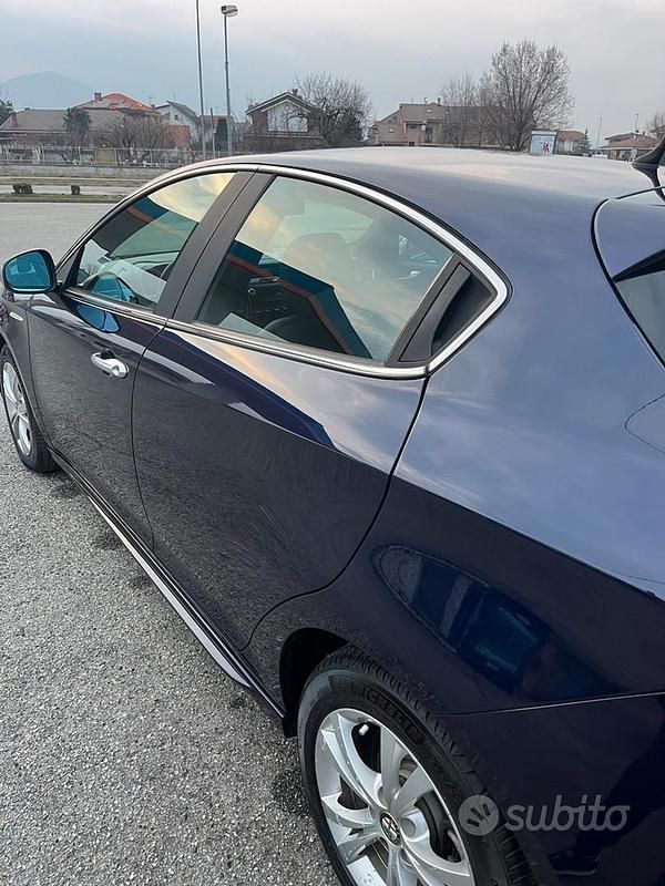 Usata Alfa Romeo Giulietta 105 CV (77 kW) 2010 Blu Berlina