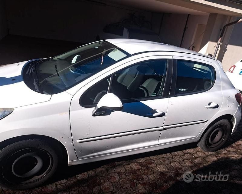 Usata Peugeot 207 68 CV (50 kW) 2014 Bianco Berlina